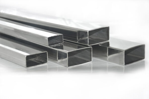 Ống inox chữ nhật đáp ứng tiêu chí đó khi dễ dàng cắt, hàn, định hình trong các công trình cơ khí