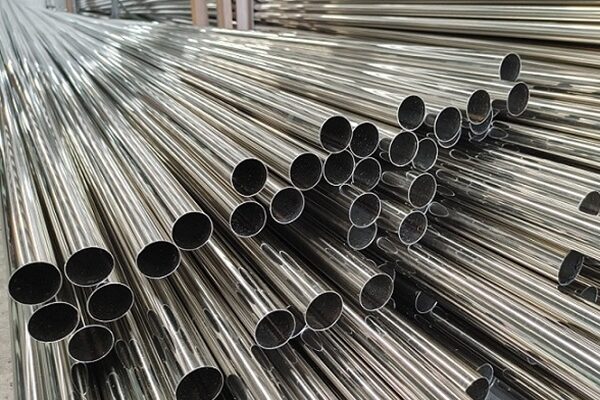 Ống inox trang trí nổi bật nhờ khả năng kết hợp hài hòa giữa tính ứng dụng và vẻ đẹp hiện đại
