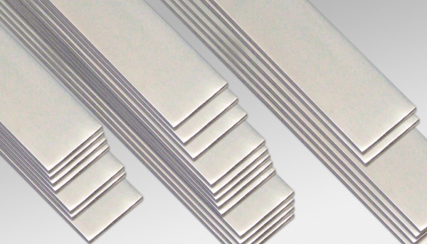 Cây đặc dẹt là thanh inox được sản xuất từ thép không gỉ, thường sử dụng các mác thép phổ biến như: inox 304, 201, hoặc 316