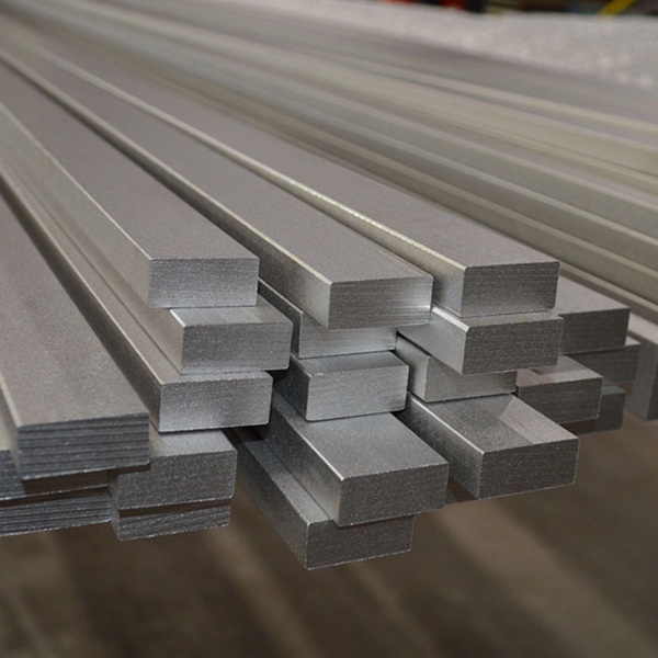 Inox Quang Minh cung cấp sản phẩm cây đặc dẹt với chất lượng hàng đầu, được sản xuất với công nghệ hiện đại