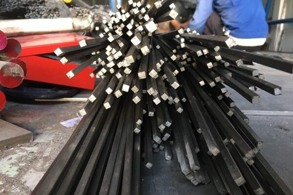 Cây đặc vuông, hay còn gọi là thép đặc vuông, là loại thép hình có mặt cắt vuông, được sản xuất từ thép cacbon hoặc hợp kim cao cấp