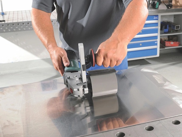 Tấm inox thép không gỉ khi đã mất đi tình trạng mới ban đầu và có dấu hiệu của vết xước, bẩn thì ta nên áp dụng hướng dẫn cách đánh bóng tấm inox