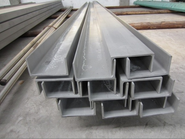 Việc lựa chọn inox hình thay cho sắt, nhôm hay thép thường không chỉ đến từ tính năng mà còn từ lợi ích sử dụng lâu dài